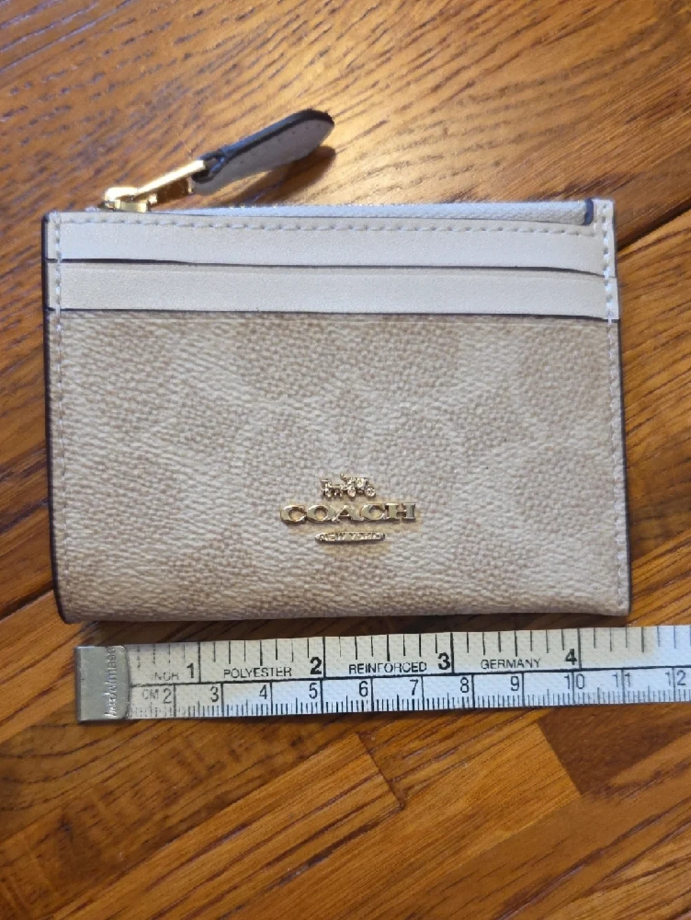 NWT Coach Beige Signature Card Holder with Gold Logo - Picture 4 of 5